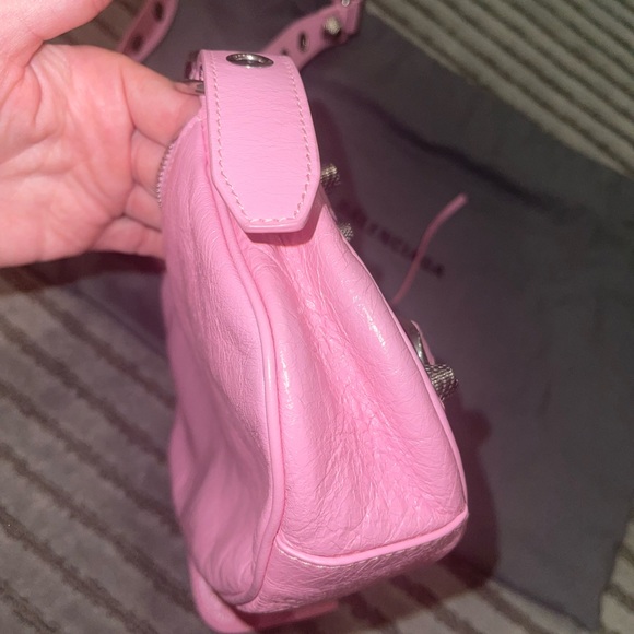 Le Cagole XS Shoulder Bag in light pink lambskin - Picture 6 of 13